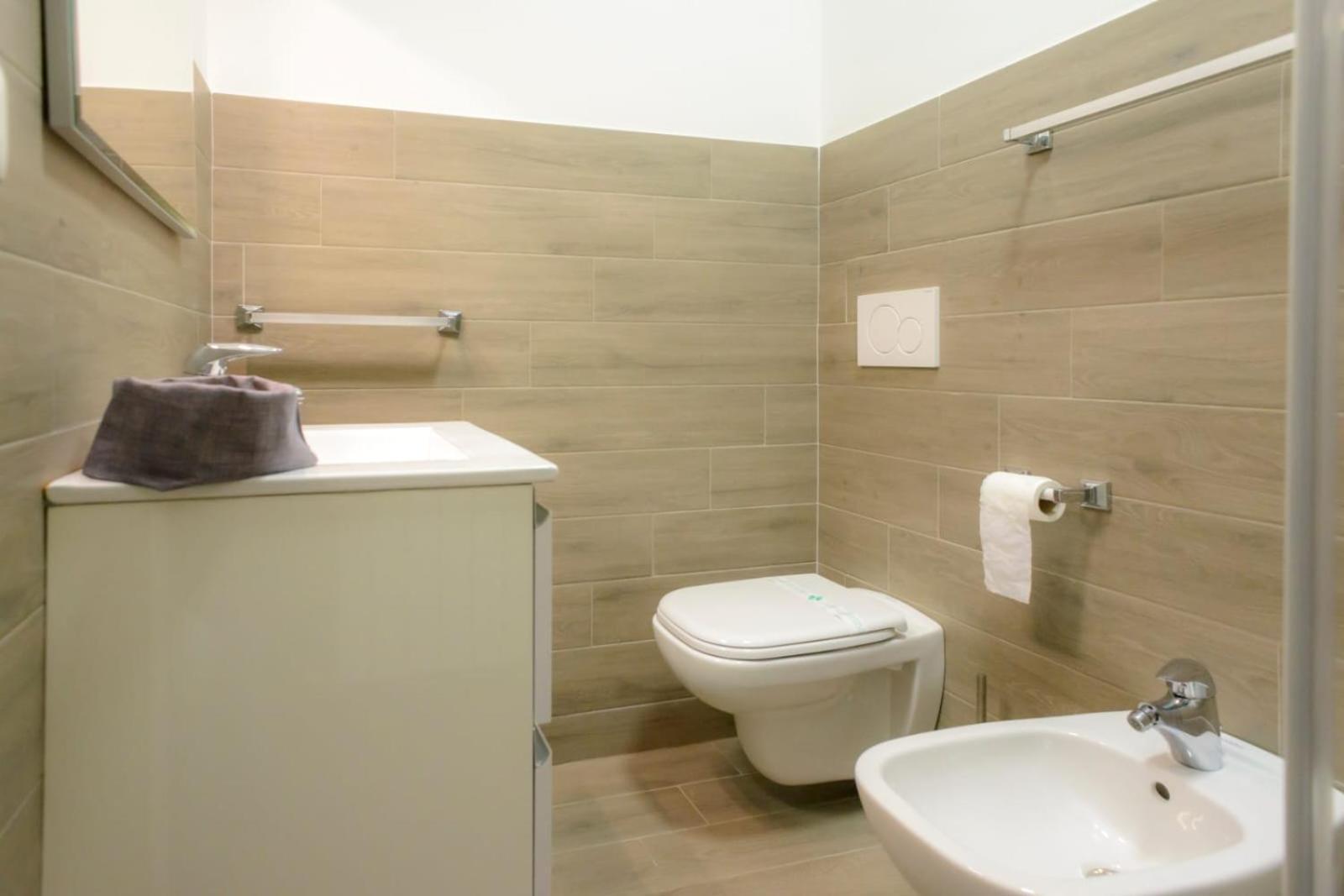 Airport Deluxe Alojamento de Acomodação e Pequeno-almoço Bari